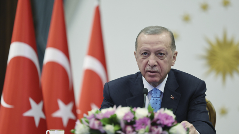 Ερντογάν: Ίσως οφείλονταν σε χαλασμένο… μπακλαβά οι στομαχικές διαταραχές του